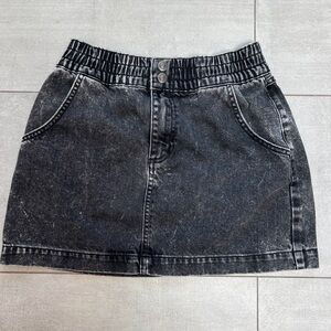 Like new! Mini BDG by Urban Outfitters - Wide elastic waist band & pockets yay!